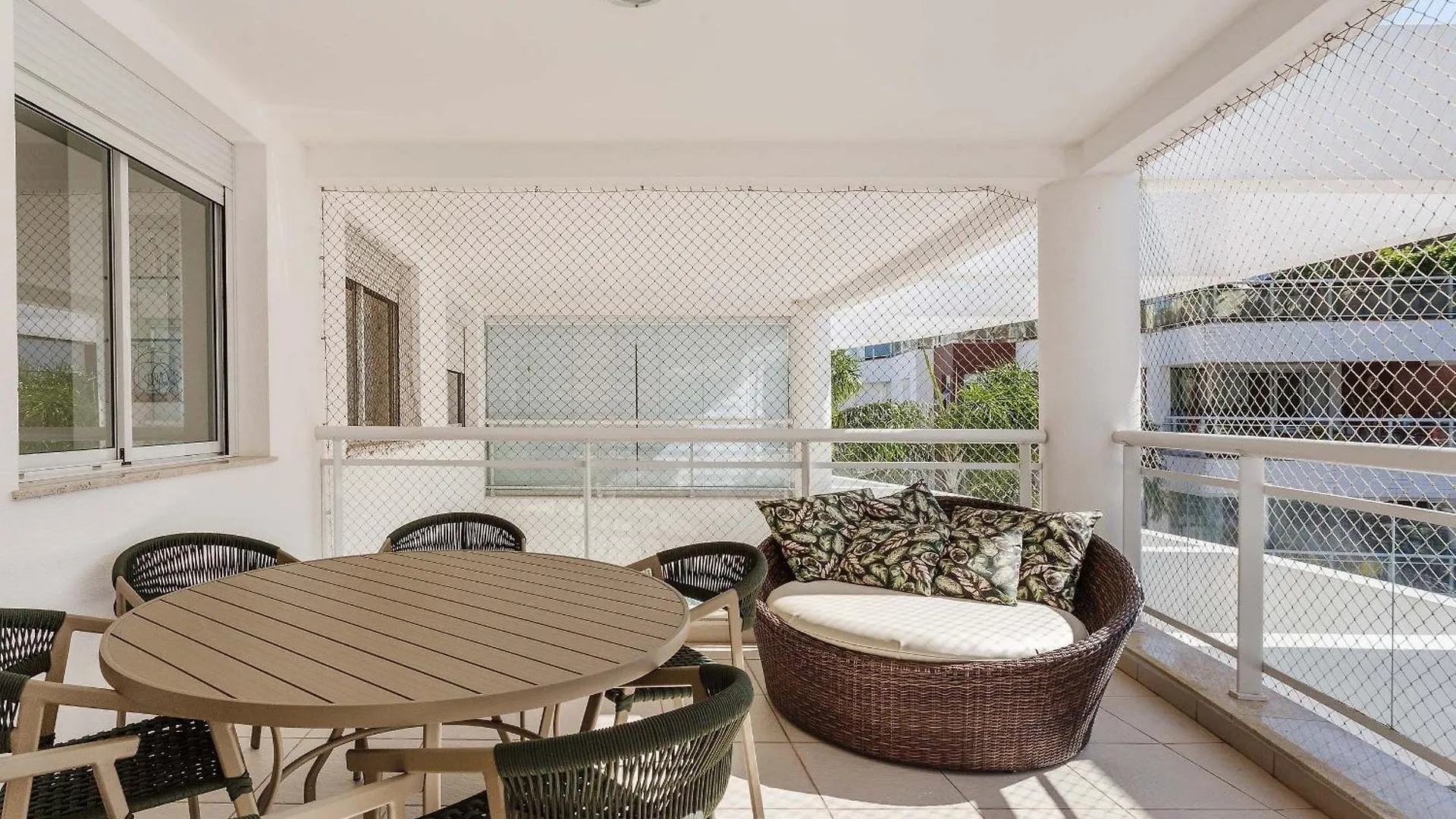 Mhe - Apartamentos Proximos A Praia Floripa/Sc Флорианополис 0*,  Бразилия