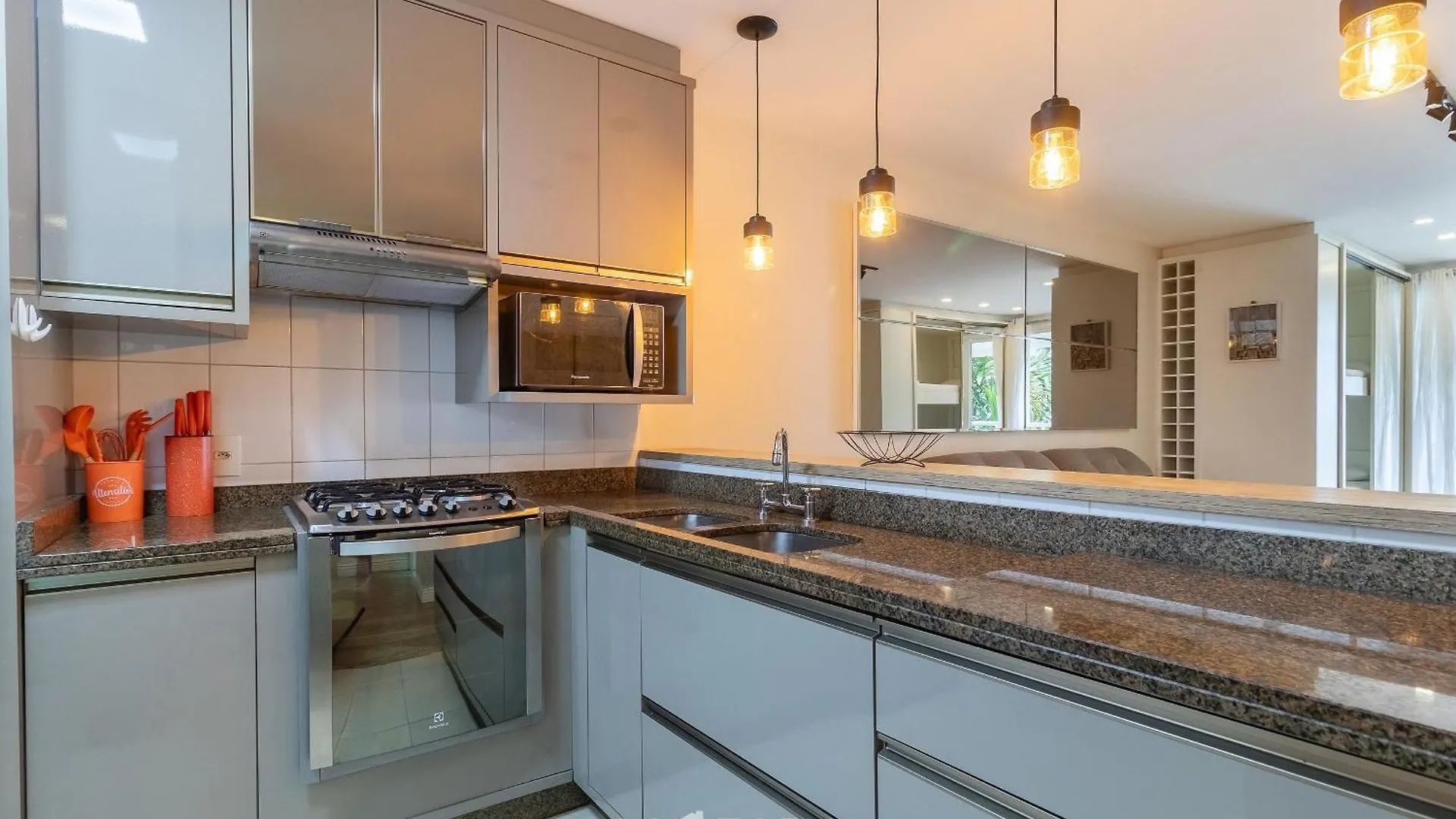 Mhe - Apartamentos Proximos A Praia Floripa/Sc Флорианополис Апартаменты